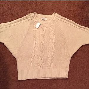 Short sleeved cable knit sweater